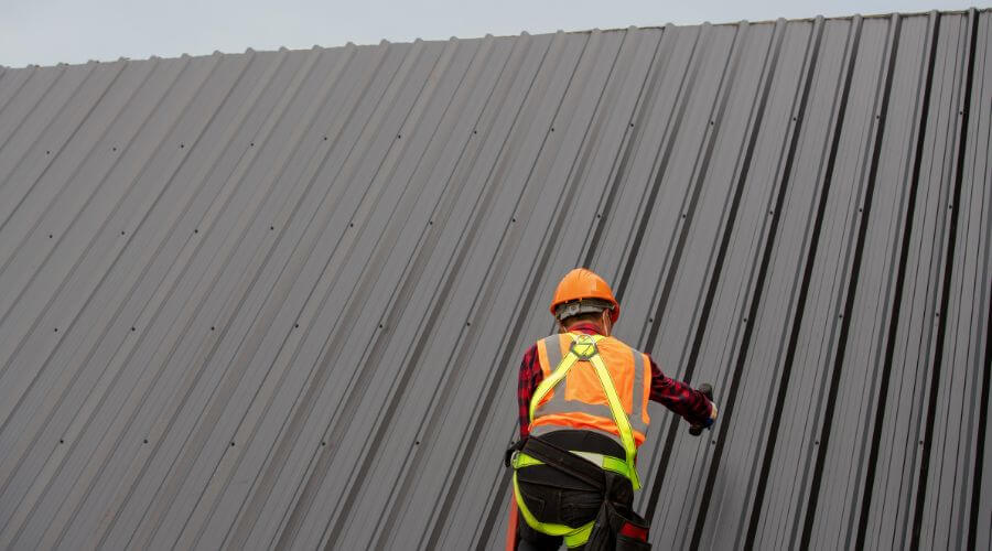 Professional gutter cleaning in Fairbank, IA
